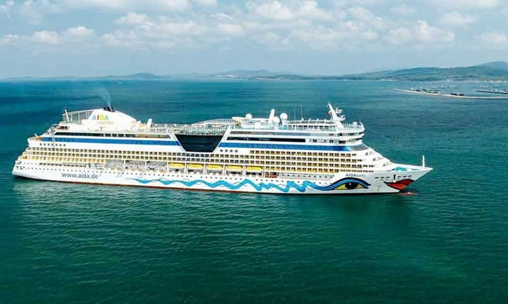 Phu Quoc welcomes international cruise ship with 2,100 tourists